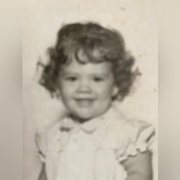 Meet your Posher, Lisa - Picture 1 of 5